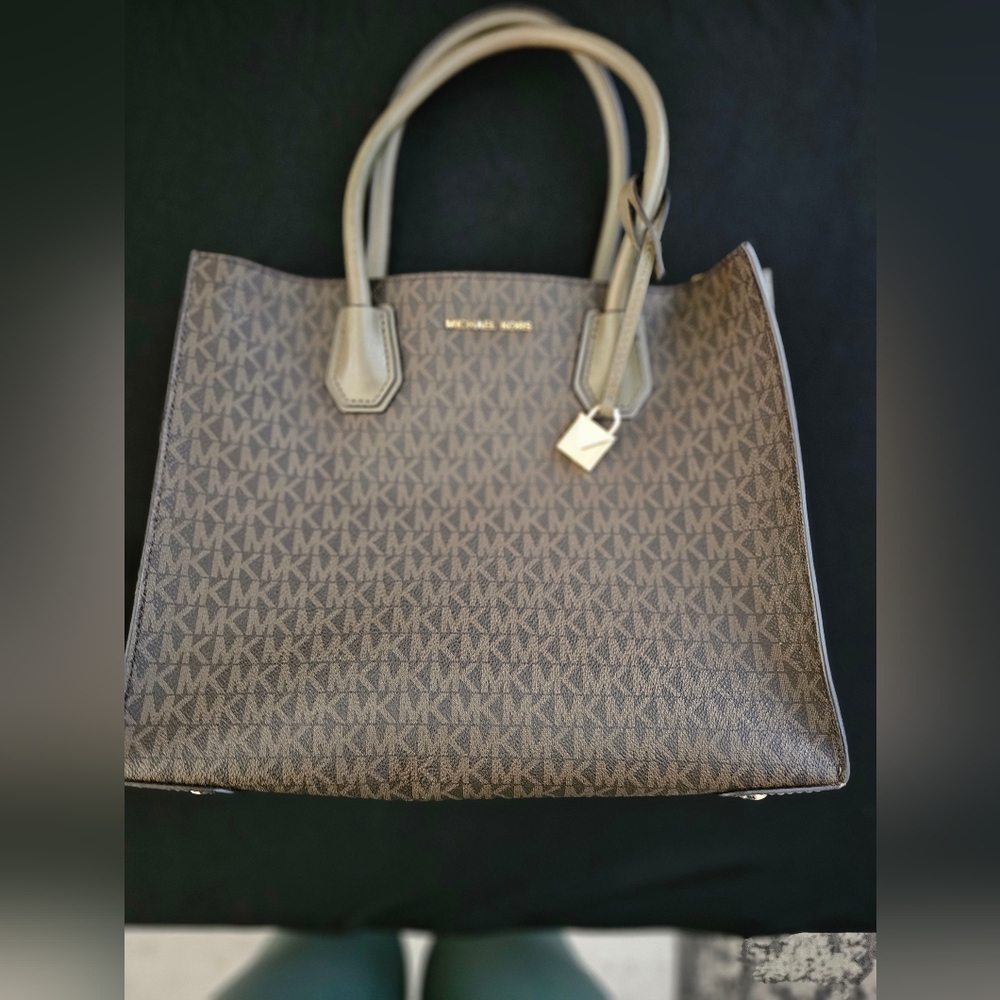 Micheal kors purse